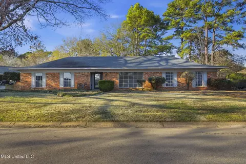 Exterior - 29 Stonegate Dr, Brandon, MS 39042 photo 2 of 9