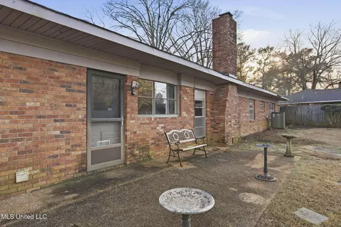 Exterior - 29 Stonegate Dr, Brandon, MS 39042 photo 3 of 9