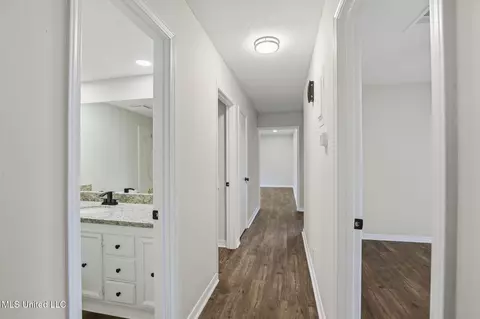 Entry Way - 29 Stonegate Dr, Brandon, MS 39042 photo 2 of 2