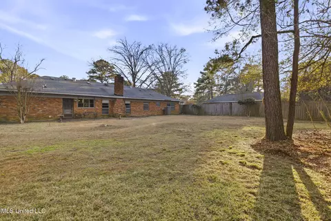 Exterior - 29 Stonegate Dr, Brandon, MS 39042 photo 8 of 9