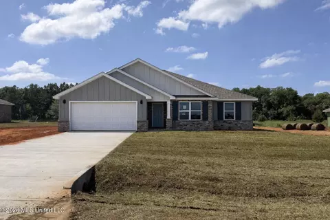 212 Magnolia Farms Dr, Lucedale, MS 39452