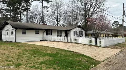 5849 Medallion Dr, Jackson, MS 39211 photo 4