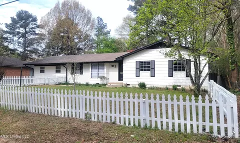 5849 Medallion Dr, Jackson, MS 39211 photo 2