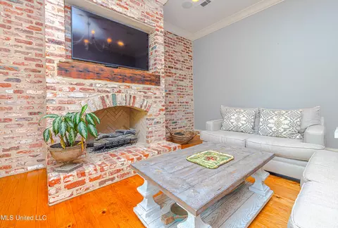 Living - 104 Ivy Brook Dr, Madison, MS 39110 photo 3 of 5