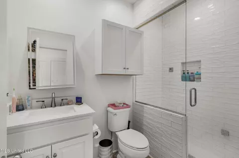 Bath - 4665 Katherine Blvd, Jackson, MS 39211 photo 12 of 12