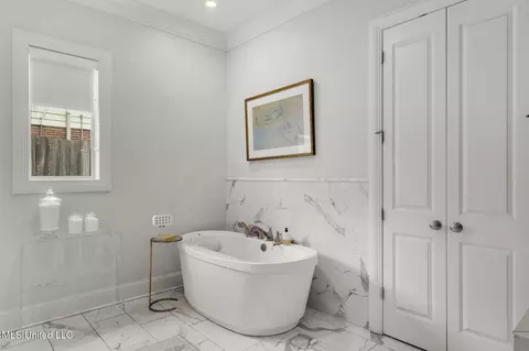 Bath - 4665 Katherine Blvd, Jackson, MS 39211 photo 6 of 12