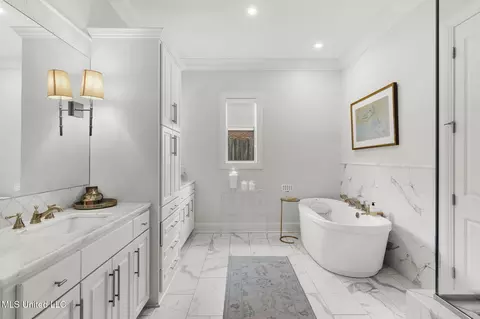 Bath - 4665 Katherine Blvd, Jackson, MS 39211 photo 5 of 12