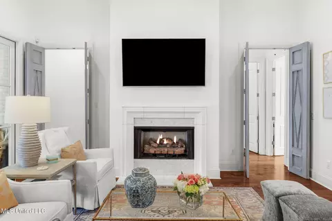 Living - 4665 Katherine Blvd, Jackson, MS 39211 photo 1 of 2