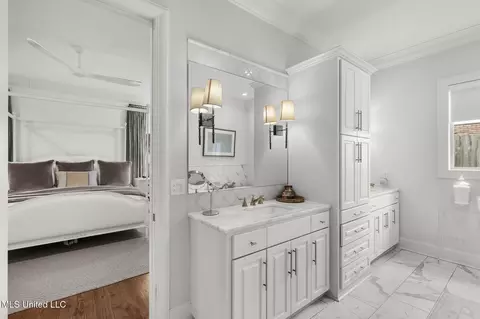 Bath - 4665 Katherine Blvd, Jackson, MS 39211 photo 4 of 12