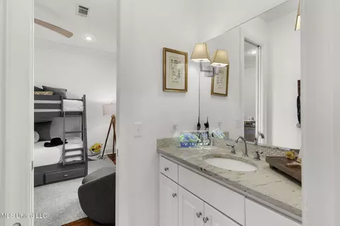 Bath - 4665 Katherine Blvd, Jackson, MS 39211 photo 11 of 12