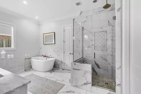 Bath - 4665 Katherine Blvd, Jackson, MS 39211 photo 2 of 12