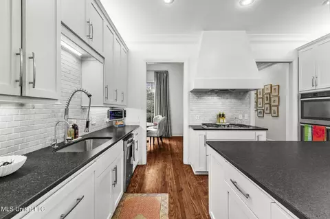 Kitchen - 4665 Katherine Blvd, Jackson, MS 39211 photo 4 of 7