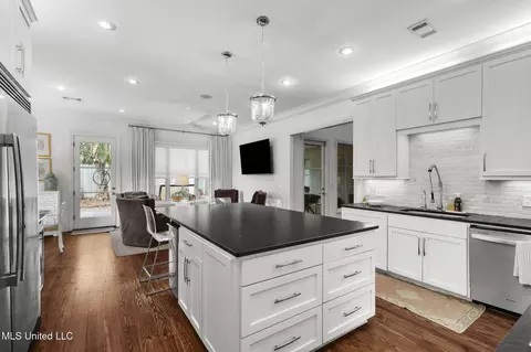 Kitchen - 4665 Katherine Blvd, Jackson, MS 39211 photo 7 of 7