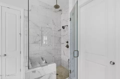 Bath - 4665 Katherine Blvd, Jackson, MS 39211 photo 3 of 12