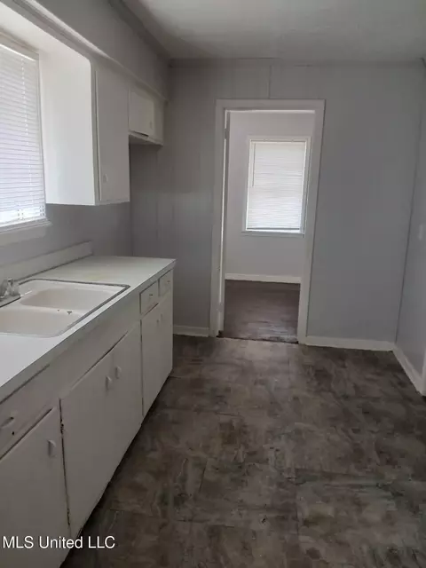 Entry Way - 2858 Queensroad Ave, Jackson, MS 39213 photo 1 of 1