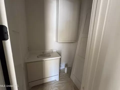 Bath - 135 Water St, Madison, MS 39110 photo 3 of 3