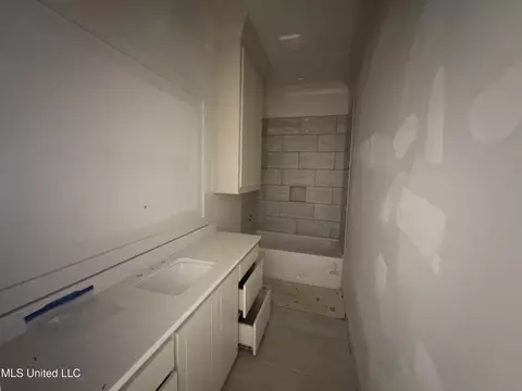Bath - 135 Water St, Madison, MS 39110 photo 2 of 3