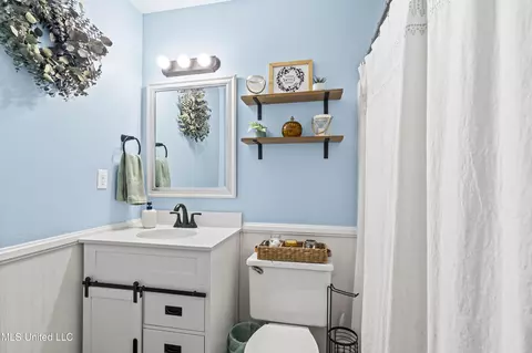 Bath - 10153 Stephenson Ln, Olive Branch, MS 38654 photo 1 of 2