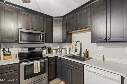 Kitchen - 10153 Stephenson Ln, Olive Branch, MS 38654 photo 2 of 3