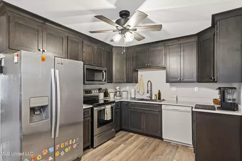 Kitchen - 10153 Stephenson Ln, Olive Branch, MS 38654 photo 1 of 3