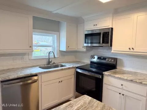 160 Sunny Ln, Florence, MS 39073