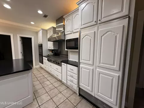 Kitchen - 11 Haven Cv, Byram, MS 39272 photo 1 of 3