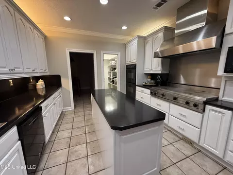 Kitchen - 11 Haven Cv, Byram, MS 39272 photo 3 of 3