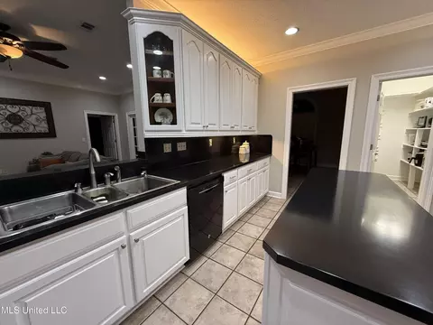 Kitchen - 11 Haven Cv, Byram, MS 39272 photo 2 of 3