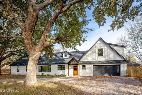 9329 Ridgeview Dr, Ocean Springs, MS 39564