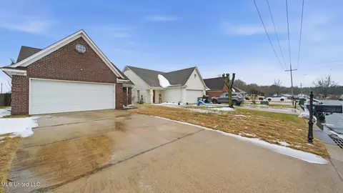 7734 S Chesterfield Dr, Southaven, MS 38671