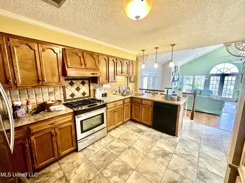 Kitchen - 206 W Meadowbrook Dr, Brookhaven, MS 39601 photo 1 of 3