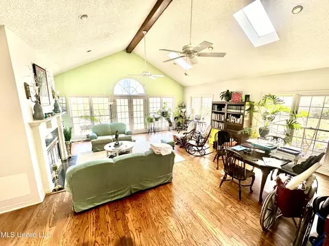 Living - 206 W Meadowbrook Dr, Brookhaven, MS 39601 photo 1 of 1