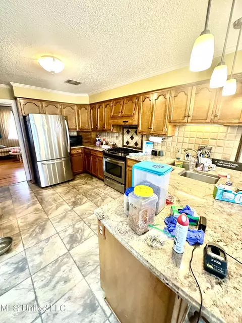 Kitchen - 206 W Meadowbrook Dr, Brookhaven, MS 39601 photo 3 of 3