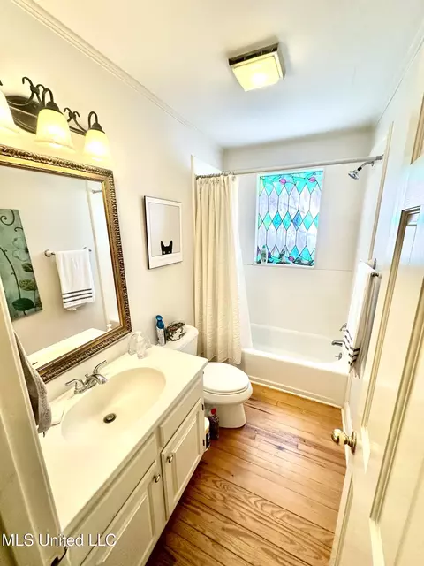 Bath - 206 W Meadowbrook Dr, Brookhaven, MS 39601 photo 1 of 3