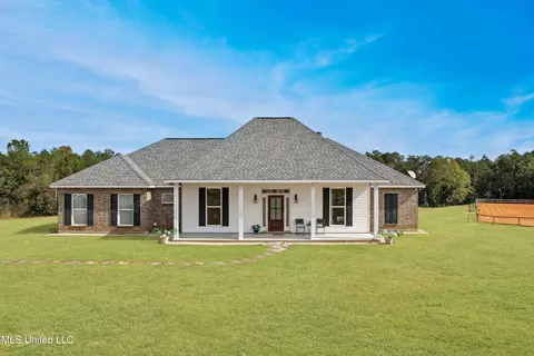 29 E Slope Dr, Carriere, MS 39426