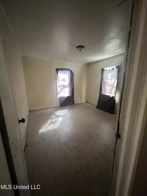 Bedroom - 979 Winn St, Jackson, MS 39204 photo 3 of 4