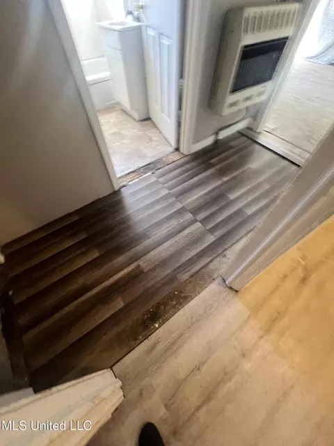 Entry Way - 979 Winn St, Jackson, MS 39204 photo 3 of 4