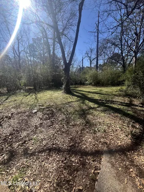 Exterior - 979 Winn St, Jackson, MS 39204 photo 1 of 2