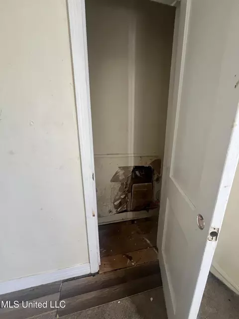 Other - 979 Winn St, Jackson, MS 39204 photo 2 of 11