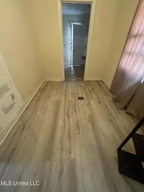 Entry Way - 979 Winn St, Jackson, MS 39204 photo 2 of 4
