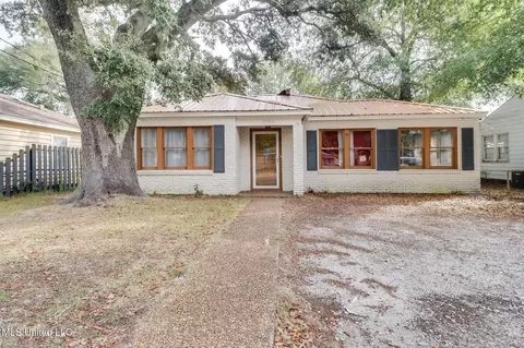 2704 Pine Ave, Gulfport, MS 39501