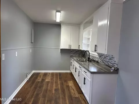 Kitchen - 2152 Second St, Natchez, MS 39120 photo 1 of 3