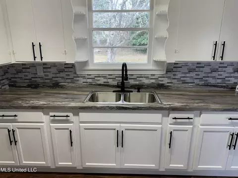 Kitchen - 2152 Second St, Natchez, MS 39120 photo 2 of 3