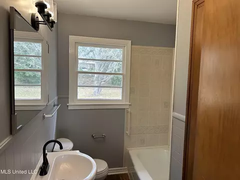 Bath - 2152 Second St, Natchez, MS 39120 photo 1 of 1
