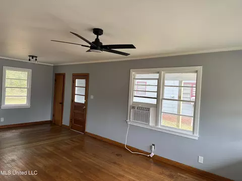 Living - 2152 Second St, Natchez, MS 39120 photo 1 of 2