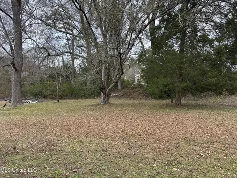 Exterior - 2152 Second St, Natchez, MS 39120 photo 2 of 2