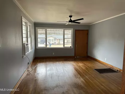 Living - 2152 Second St, Natchez, MS 39120 photo 2 of 2