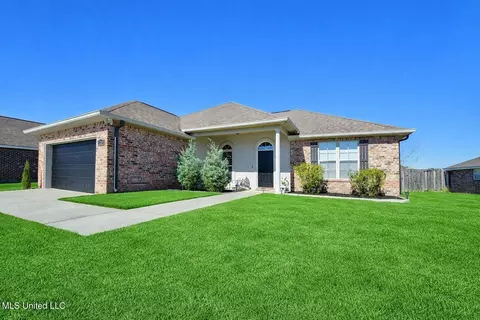 2205 Rhonda Ave, Ocean Springs, MS 39564