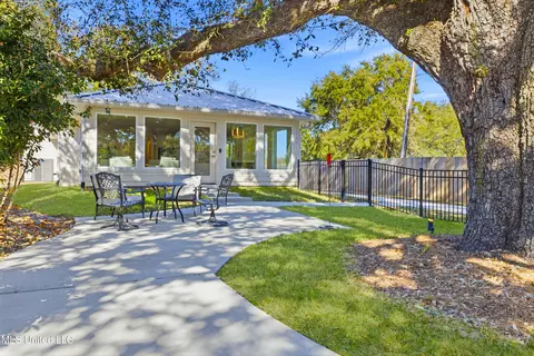 1724 2nd St, Gulfport, MS 39501