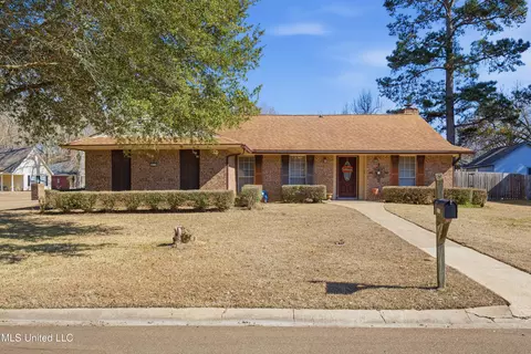 3517 Longstreet Dr, Pearl, MS 39208